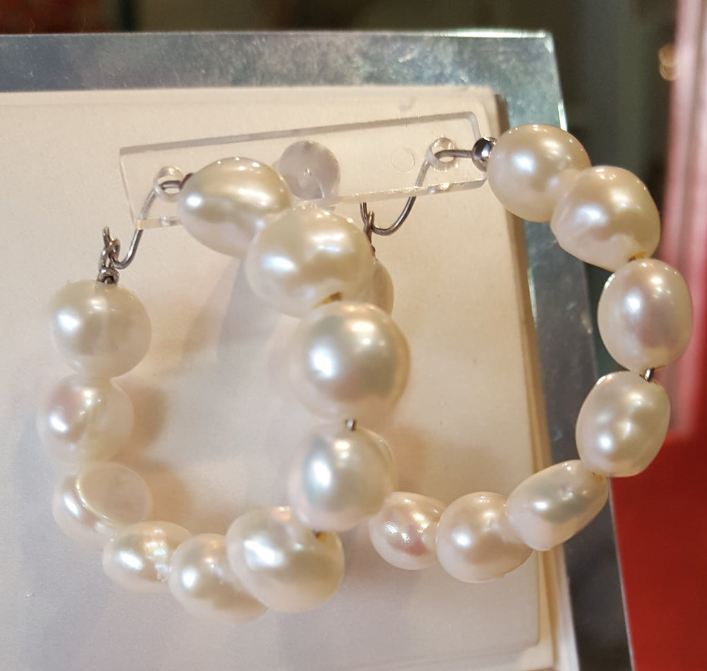 Aros grandes de plata y perlas cultivadas  blancas