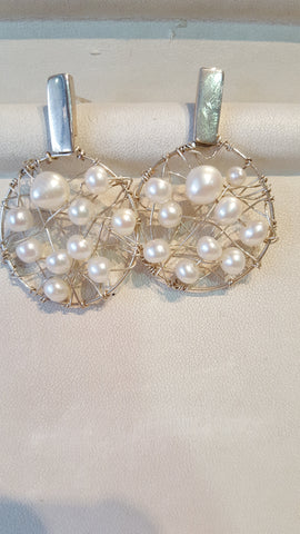 Pendientes atrapasueños con perlas cultivadas blancaa